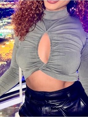 Zara Olive Green Ruched Keyhole Long-Sleeve Crop Top